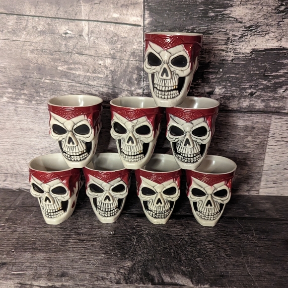 Set of 8 Plastic Skull Shot Glasses - Picture 2 of 2